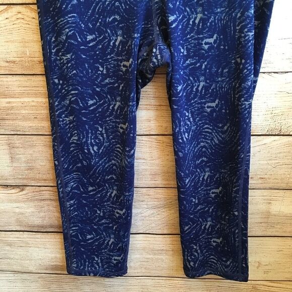 ATHLETA CHATURANGA CROP LEGGINGS IN BLUE‎ - Picture 3 of 5